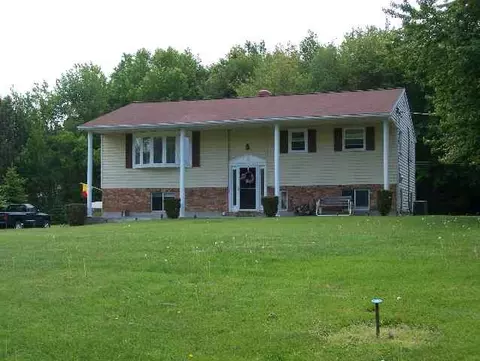 7 Sunset Blvd, Halfmoon, NY 12188 photo 1