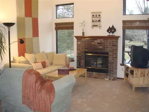 8 Sandhurst Dr, Slingerlands, NY 12159 photo 3