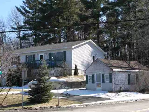 5 Firehouse Rd, Halfmoon, NY 12065 photo 2