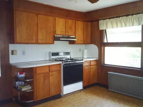 402 Perry St, Schenectady, NY 12306 photo 3