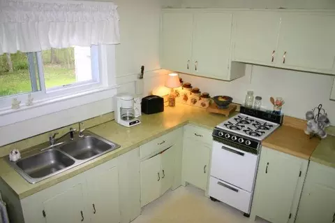 268 Elm Ave, Selkirk, NY 12158 photo 3