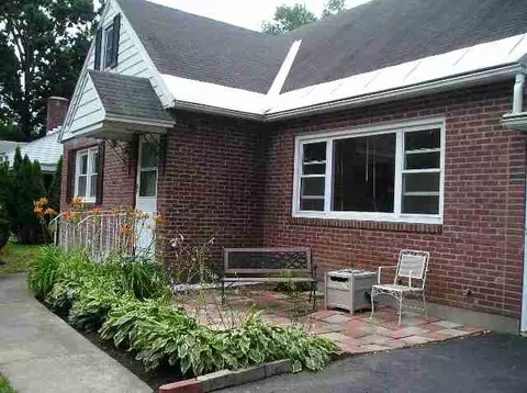 1566 Regal Ave, Schenectady, NY 12309 photo 2