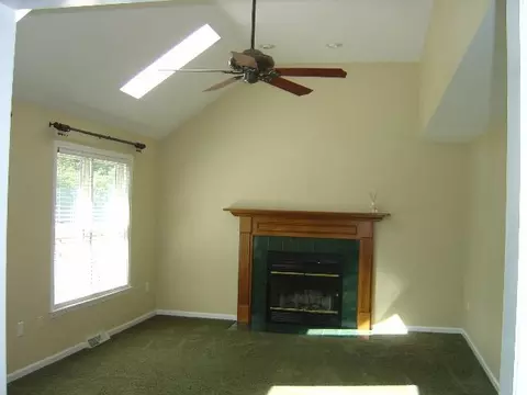 37 Fields End Dr, Glenmont, NY 12077 photo 4