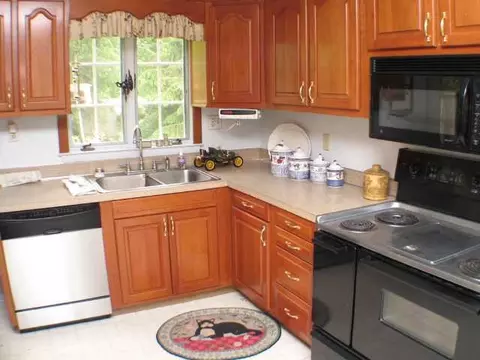 508 Ferris Rd, Schenectady, NY 12304 photo 2
