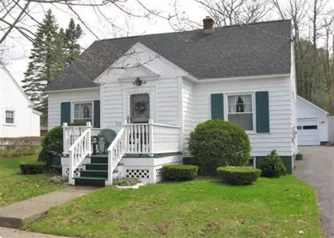 710 S Perry St, Johnstown, NY 12095 photo 1