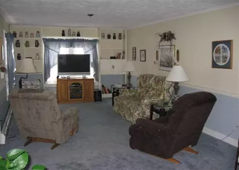 710 S Perry St, Johnstown, NY 12095 photo 4