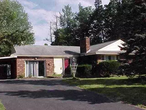 920 Pearse Rd, Schenectady, NY 12309 photo 1