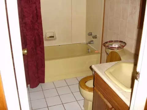 531 Clayton Rd, Schenectady, NY 12304 photo 4