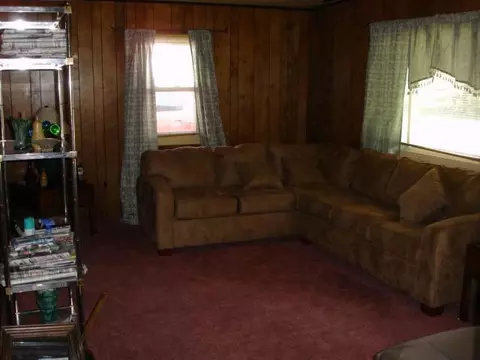531 Clayton Rd, Schenectady, NY 12304 photo 3