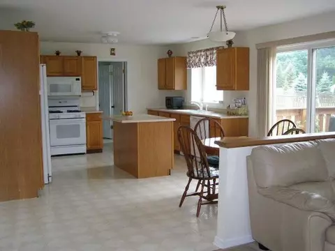 604 Stream Ln, Slingerlands, NY 12159 photo 2