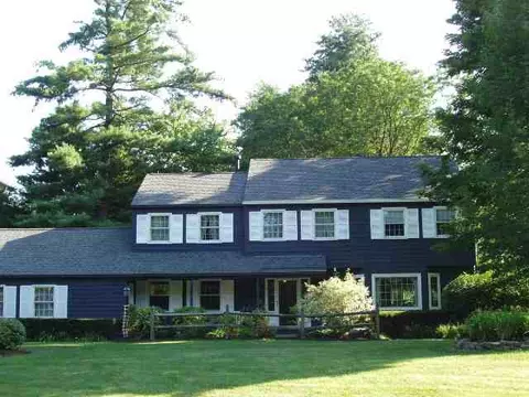 33 E Bayberry Rd, Glenmont, NY 12077 photo 1