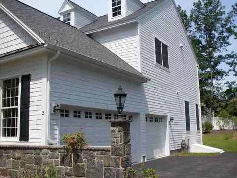 2 Stonebriar Dr, Slingerlands, NY 12159 photo 2