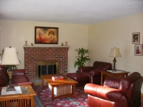 20 Wallace Dr, Delmar, NY 12054 photo 2