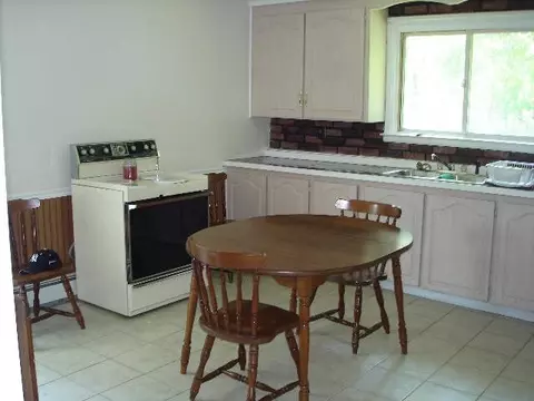 4 Alamo Ln, Schenectady, NY 12304 photo 3
