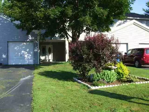 7094 Suzanne Ln, Schenectady, NY 12303 photo 1