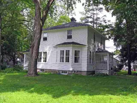 36 Delmar Pl, Delmar, NY 12054 photo 2