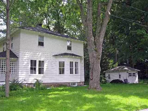 36 Delmar Pl, Delmar, NY 12054 photo 3