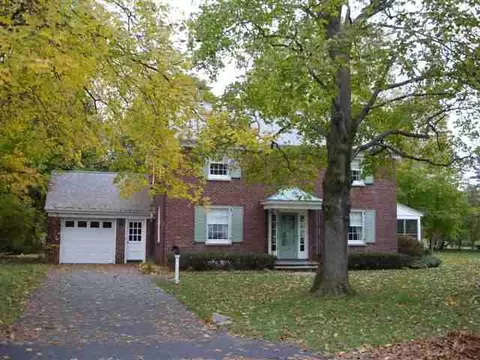 3 Mayfair Dr, Slingerlands, NY 12159 photo 2