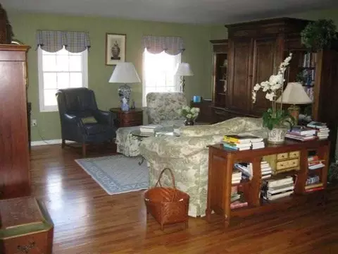 14 Guilder Ln, Glenmont, NY 12077 photo 2