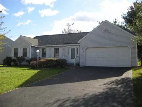 14 Guilder Ln, Glenmont, NY 12077 photo 1
