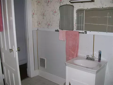 51 Willow Ave, Schenectady, NY 12304 photo 11