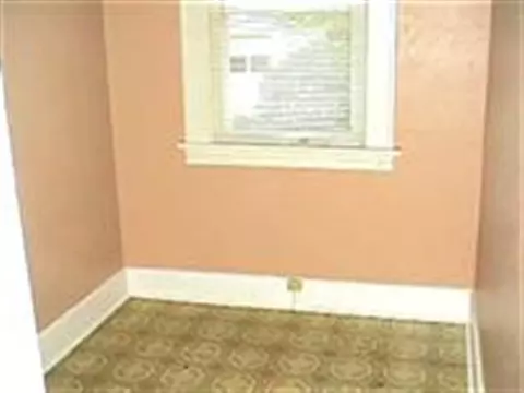 836 Decamp Ave, Schenectady, NY 12309 photo 4