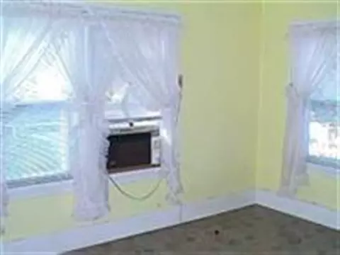 836 Decamp Ave, Schenectady, NY 12309 photo 8