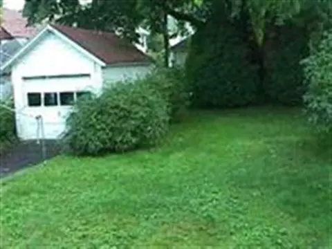 836 Decamp Ave, Schenectady, NY 12309 photo 11