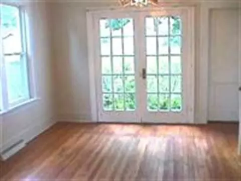 836 Decamp Ave, Schenectady, NY 12309 photo 3