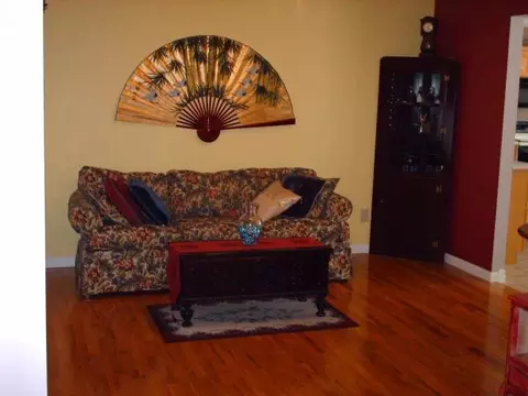 7 Manor Dr, Glenmont, NY 12077 photo 3