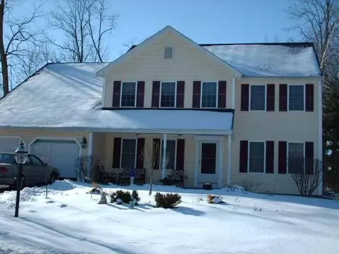 7 Manor Dr, Glenmont, NY 12077 photo 1