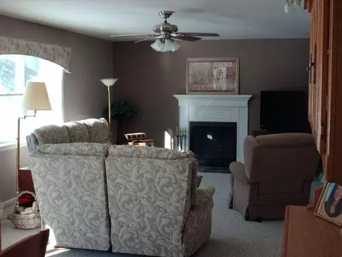 7 Manor Dr, Glenmont, NY 12077 photo 8