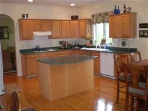 55 Gullane Dr, Slingerlands, NY 12159 photo 4