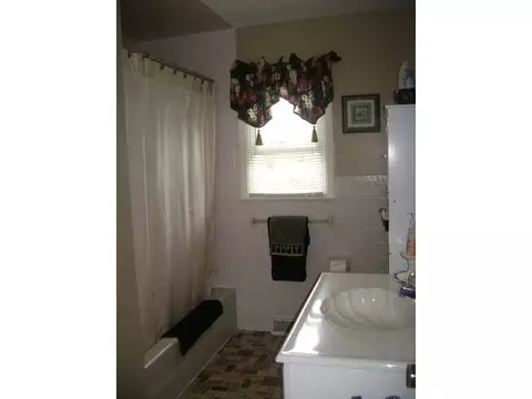 24 Ellendale Ave, Selkirk, NY 12158 photo 2