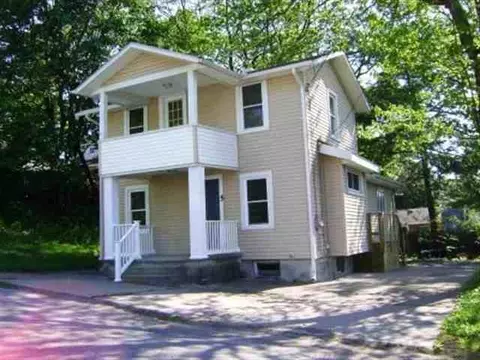 5 Parker Rd, Schenectady, NY 12304 photo 2