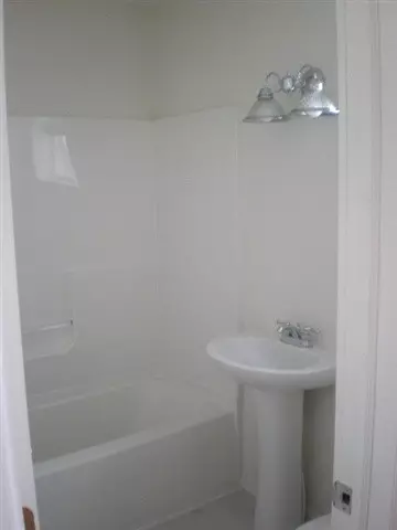 266 Cherry St, Schenectady, NY 12306 photo 4