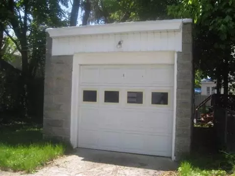 1860 Becker St, Schenectady, NY 12304 photo 2
