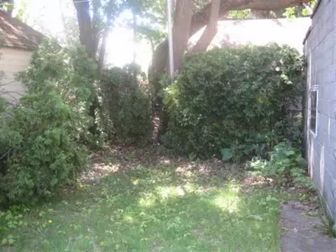 1860 Becker St, Schenectady, NY 12304 photo 3