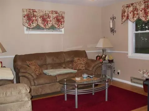 424 Chiswell Rd, Schenectady, NY 12304 photo 3