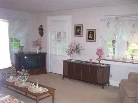 22 Bedell Ave, Delmar, NY 12054 photo 4