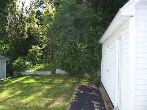 4 Lomasney Ave, Schenectady, NY 12308 photo 2