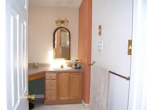 7 Fields End Dr, Glenmont, NY 12077 photo 9
