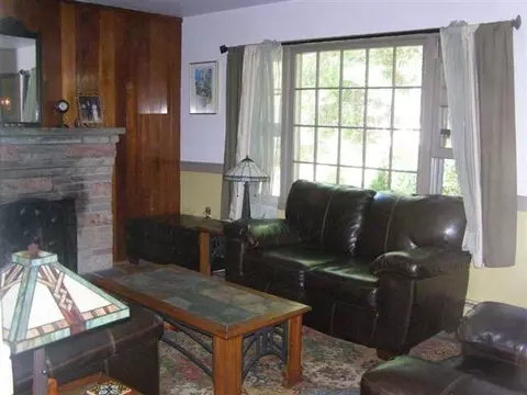 18 Beverly Dr, Albany, NY 12203 photo 2