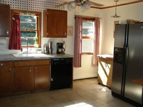 18 Beverly Dr, Albany, NY 12203 photo 4