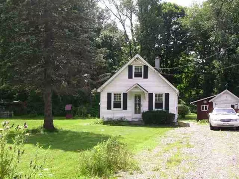 25 Yale Ave, Slingerlands, NY 12159 photo 3