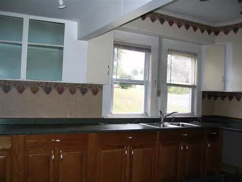 2 Myrtle Ave, Schenectady, NY 12304 photo 3