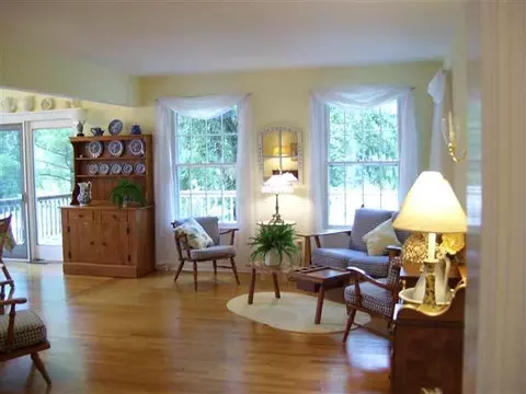 15 Bennett Ter, Delmar, NY 12054 photo 2
