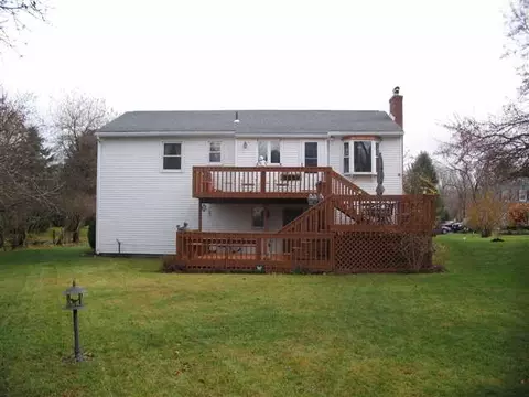 11 Windmill Dr, Glenmont, NY 12077 photo 9