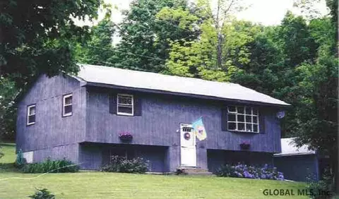 323 Hickey Rd, Hampton, NY 12837 photo 1