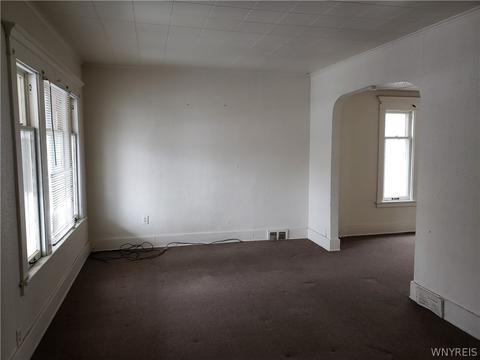 39 Cornwall Ave, Buffalo, NY 14215 photo 5